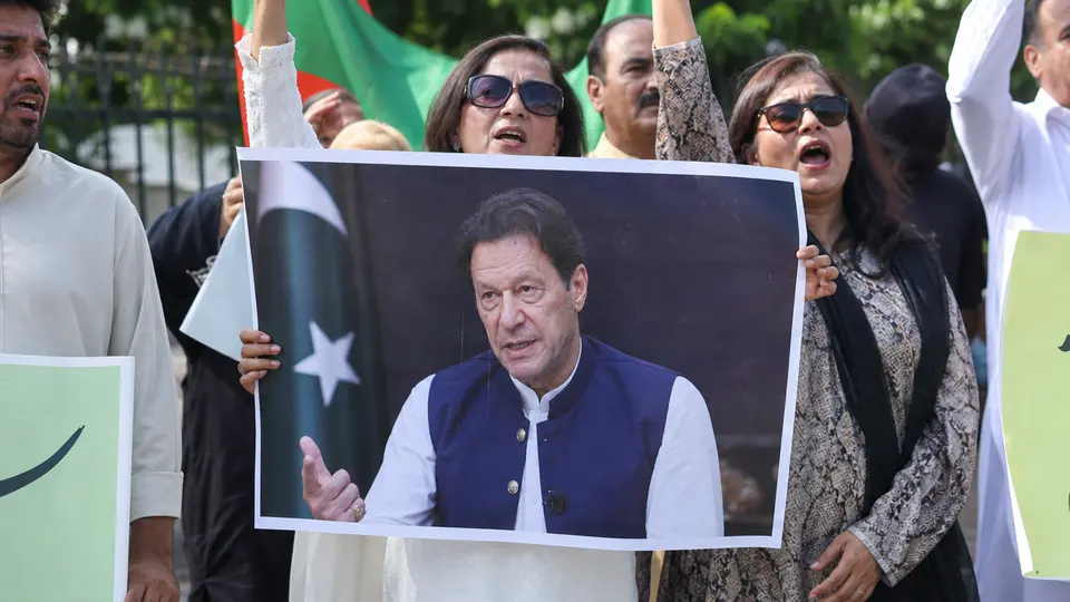 Des légendes du cricket réclament des soins pour Imran Khan