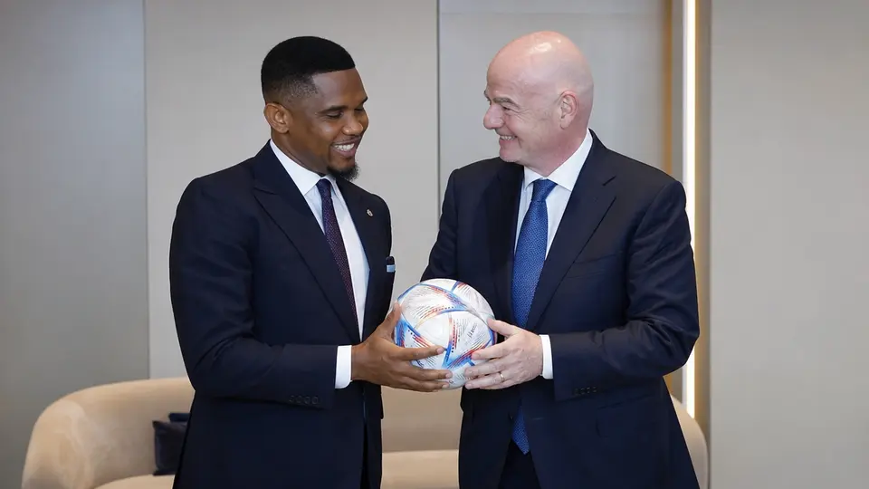 Eto'o defiende a Infantino ante la FIFA