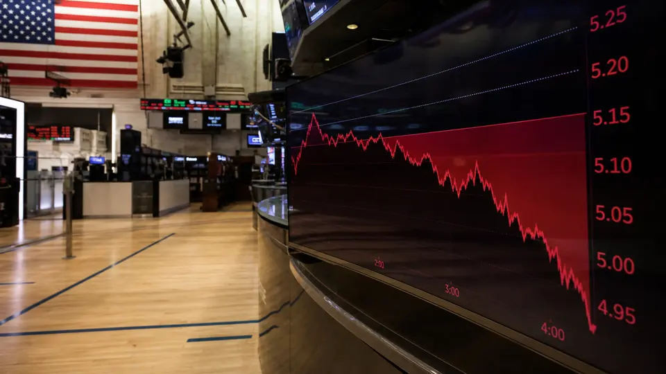 Traders monitor falling share prices on screens at a financial exchange during a global bond market sell-off