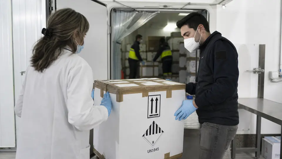 Spanien schickt 45.000 Impfdosen nach Ceuta wegen Migrationskrise