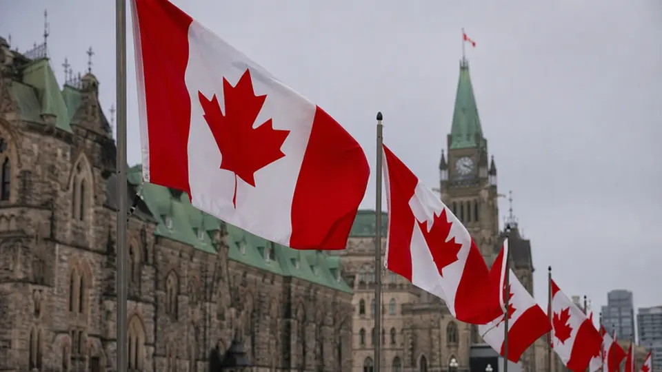 Canadian and US flags displayed side by side, representing the trade dispute between the two countries over tariffs imposed by the Trump administration.