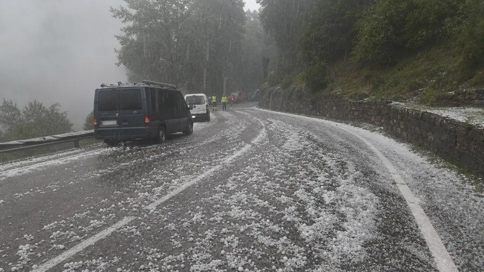 Vuelta a España Stage Three Cancelled After Hailstorm